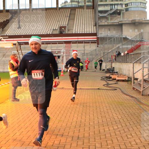 08.12.2024 - St. Pauli X-Mass-Run No. 14 Kathrin Stürmer Photography http://msf.ph/oto/7522911 08.12.2024 09:58:28 Ziel 49, 832, 1105, 1119, 1864, 2428, 2984, 3109 meine-sportfotos.de