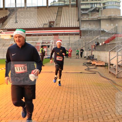 08.12.2024 - St. Pauli X-Mass-Run No. 14 Kathrin Stürmer Photography http://msf.ph/oto/7522917 08.12.2024 09:58:28 Ziel 49, 832, 1105, 1119, 1864, 2428, 2984, 3109 meine-sportfotos.de