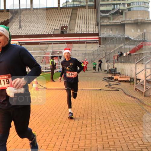 08.12.2024 - St. Pauli X-Mass-Run No. 14 Kathrin Stürmer Photography http://msf.ph/oto/7522922 08.12.2024 09:58:29 Ziel 49, 111, 488, 832, 1105, 1119, 1864, 2428, 2722, 2984, 3109 meine-sportfotos.de