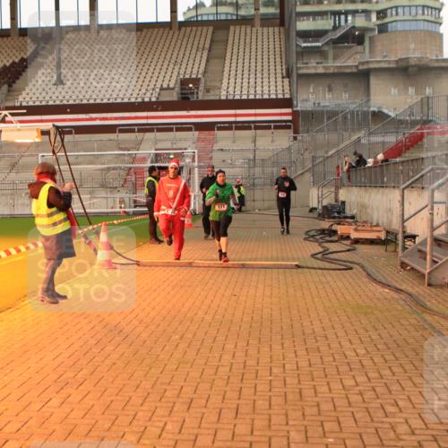 08.12.2024 - St. Pauli X-Mass-Run No. 14 Kathrin Stürmer Photography http://msf.ph/oto/7522952 08.12.2024 09:58:34 Ziel 111, 488, 832, 989, 1105, 1119, 1864, 2428, 2722, 2984 meine-sportfotos.de