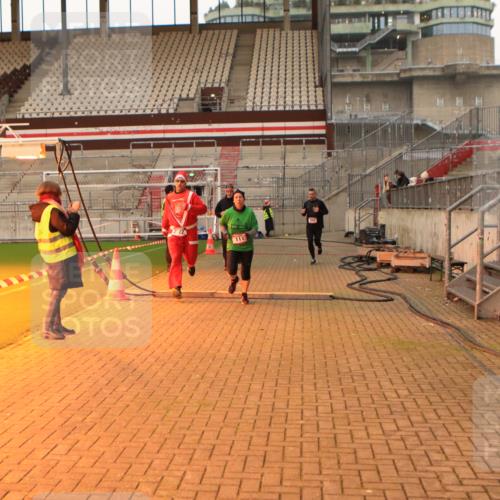 08.12.2024 - St. Pauli X-Mass-Run No. 14 Kathrin Stürmer Photography http://msf.ph/oto/7522958 08.12.2024 09:58:34 Ziel 111, 488, 832, 989, 1105, 1119, 1864, 2428, 2722, 2984 meine-sportfotos.de