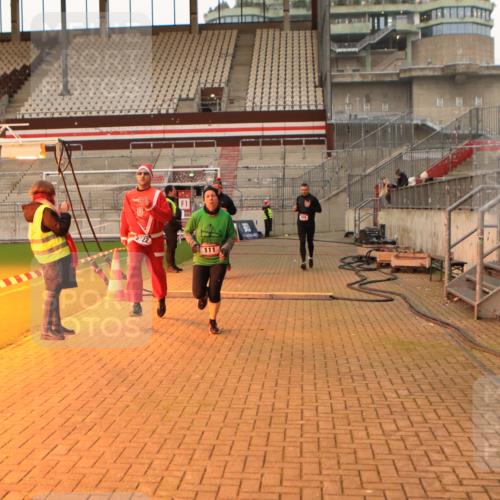 08.12.2024 - St. Pauli X-Mass-Run No. 14 Kathrin Stürmer Photography http://msf.ph/oto/7522976 08.12.2024 09:58:35 Ziel 111, 488, 989, 1105, 1119, 2722, 2984 meine-sportfotos.de