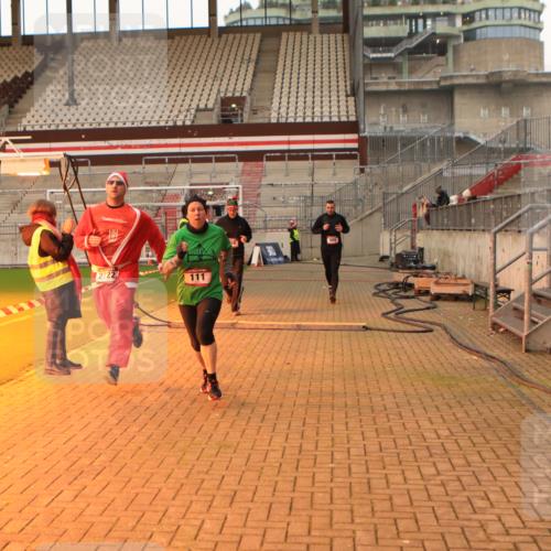 08.12.2024 - St. Pauli X-Mass-Run No. 14 Kathrin Stürmer Photography http://msf.ph/oto/7522988 08.12.2024 09:58:35 Ziel 111, 488, 989, 1105, 1119, 2722, 2984 meine-sportfotos.de