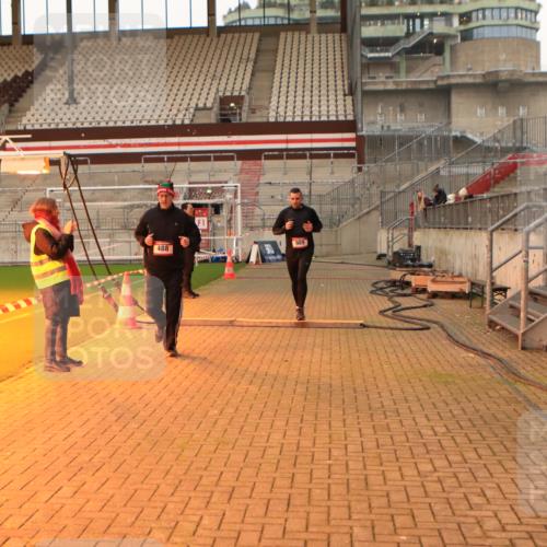 08.12.2024 - St. Pauli X-Mass-Run No. 14 Kathrin Stürmer Photography http://msf.ph/oto/7523020 08.12.2024 09:58:37 Ziel 111, 488, 989, 1105, 1119, 2722, 2984 meine-sportfotos.de