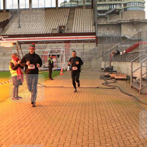 08.12.2024 - St. Pauli X-Mass-Run No. 14 Kathrin Stürmer Photography http://msf.ph/oto/7523031 08.12.2024 09:58:37 Ziel 111, 488, 989, 1105, 1119, 2722, 2984 meine-sportfotos.de