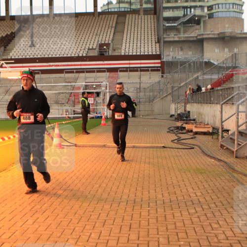 08.12.2024 - St. Pauli X-Mass-Run No. 14 Kathrin Stürmer Photography http://msf.ph/oto/7523038 08.12.2024 09:58:37 Ziel 111, 488, 989, 1105, 1119, 2722, 2984 meine-sportfotos.de