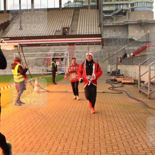 08.12.2024 - St. Pauli X-Mass-Run No. 14 Kathrin Stürmer Photography http://msf.ph/oto/7523084 08.12.2024 09:58:57 Ziel 738, 1202, 1534, 1802, 1874, 2983 meine-sportfotos.de