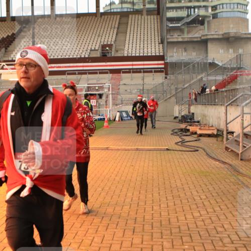 08.12.2024 - St. Pauli X-Mass-Run No. 14 Kathrin Stürmer Photography http://msf.ph/oto/7523103 08.12.2024 09:58:58 Ziel 738, 1202, 1534, 1802, 1874, 2983 meine-sportfotos.de