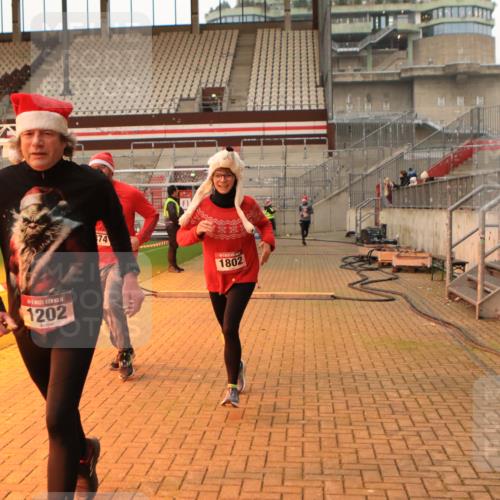 08.12.2024 - St. Pauli X-Mass-Run No. 14 Kathrin Stürmer Photography http://msf.ph/oto/7523130 08.12.2024 09:59:03 Ziel 738, 1202, 1534, 1802, 1874, 2983, 3293 meine-sportfotos.de