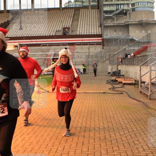08.12.2024 - St. Pauli X-Mass-Run No. 14 Kathrin Stürmer Photography http://msf.ph/oto/7523134 08.12.2024 09:59:03 Ziel 738, 1202, 1534, 1802, 1874, 2983, 3293 meine-sportfotos.de