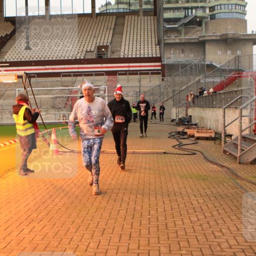 08.12.2024 - St. Pauli X-Mass-Run No. 14 Kathrin Stürmer Photography http://msf.ph/oto/7523225 08.12.2024 09:59:14 Ziel 431, 1802, 1874, 2746, 2762, 3293 meine-sportfotos.de