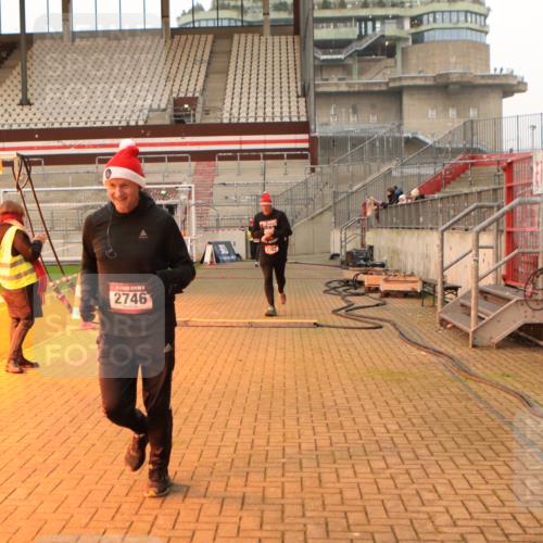 08.12.2024 - St. Pauli X-Mass-Run No. 14 Kathrin Stürmer Photography http://msf.ph/oto/7523243 08.12.2024 09:59:16 Ziel 431, 2746, 2762, 3156, 3157, 3293 meine-sportfotos.de