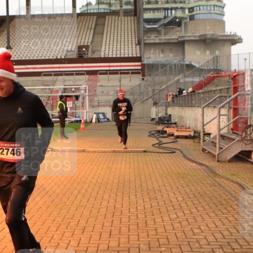08.12.2024 - St. Pauli X-Mass-Run No. 14 Kathrin Stürmer Photography http://msf.ph/oto/7523250 08.12.2024 09:59:16 Ziel 431, 2746, 2762, 3156, 3157, 3293 meine-sportfotos.de