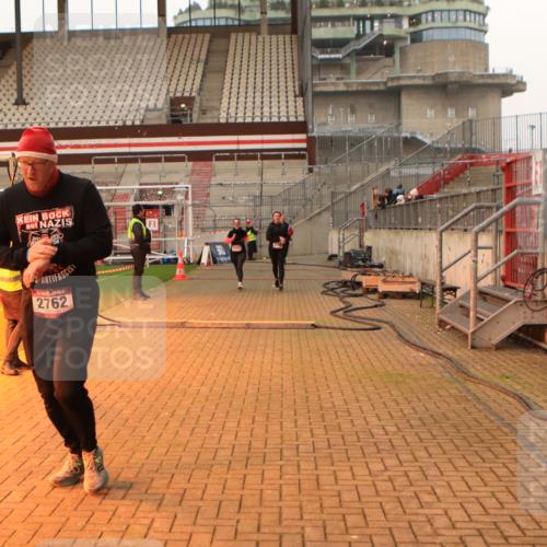 08.12.2024 - St. Pauli X-Mass-Run No. 14 Kathrin Stürmer Photography http://msf.ph/oto/7523276 08.12.2024 09:59:19 Ziel 431, 2478, 2480, 2746, 2762, 3156, 3157, 3293 meine-sportfotos.de