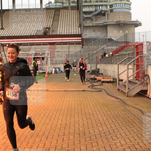 08.12.2024 - St. Pauli X-Mass-Run No. 14 Kathrin Stürmer Photography http://msf.ph/oto/7523319 08.12.2024 09:59:24 Ziel 100, 190, 431, 2478, 2480, 2746, 2762, 3156, 3157 meine-sportfotos.de
