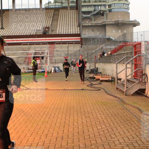 08.12.2024 - St. Pauli X-Mass-Run No. 14 Kathrin Stürmer Photography http://msf.ph/oto/7523324 08.12.2024 09:59:24 Ziel 100, 190, 431, 2478, 2480, 2746, 2762, 3156, 3157 meine-sportfotos.de