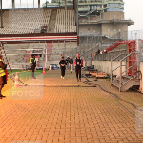 08.12.2024 - St. Pauli X-Mass-Run No. 14 Kathrin Stürmer Photography http://msf.ph/oto/7523341 08.12.2024 09:59:25 Ziel 100, 190, 431, 2478, 2480, 2746, 2762, 3156, 3157 meine-sportfotos.de
