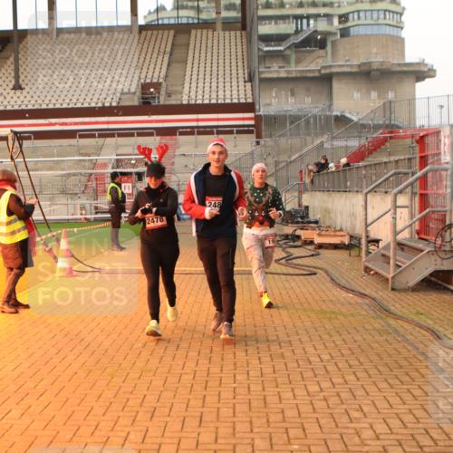 08.12.2024 - St. Pauli X-Mass-Run No. 14 Kathrin Stürmer Photography http://msf.ph/oto/7523377 08.12.2024 09:59:29 Ziel 100, 190, 2478, 2480, 2762, 2932, 3156, 3157 meine-sportfotos.de