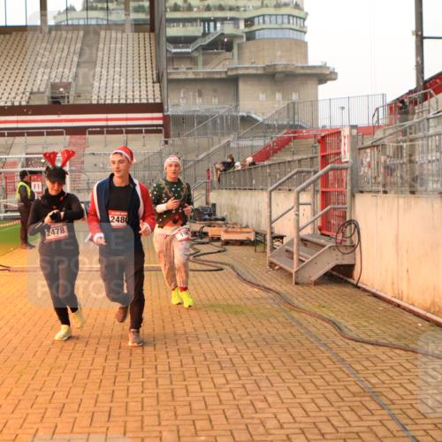 08.12.2024 - St. Pauli X-Mass-Run No. 14 Kathrin Stürmer Photography http://msf.ph/oto/7523384 08.12.2024 09:59:29 Ziel 100, 190, 2478, 2480, 2762, 2932, 3156, 3157 meine-sportfotos.de