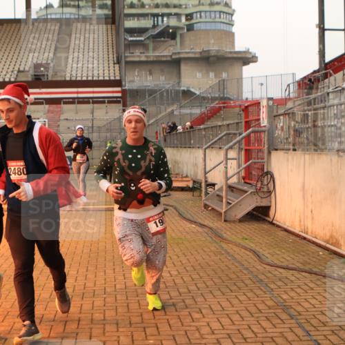 08.12.2024 - St. Pauli X-Mass-Run No. 14 Kathrin Stürmer Photography http://msf.ph/oto/7523405 08.12.2024 09:59:30 Ziel 100, 190, 2478, 2480, 2762, 2932, 3156, 3157 meine-sportfotos.de