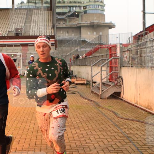 08.12.2024 - St. Pauli X-Mass-Run No. 14 Kathrin Stürmer Photography http://msf.ph/oto/7523416 08.12.2024 09:59:30 Ziel 100, 190, 2478, 2480, 2762, 2932, 3156, 3157 meine-sportfotos.de