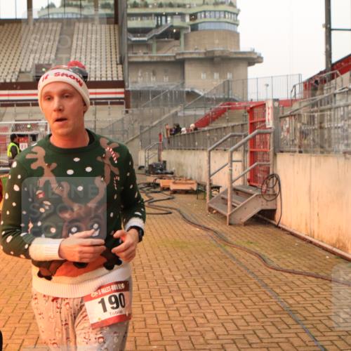 08.12.2024 - St. Pauli X-Mass-Run No. 14 Kathrin Stürmer Photography http://msf.ph/oto/7523423 08.12.2024 09:59:31 Ziel 100, 190, 2478, 2480, 2932, 3156, 3157 meine-sportfotos.de