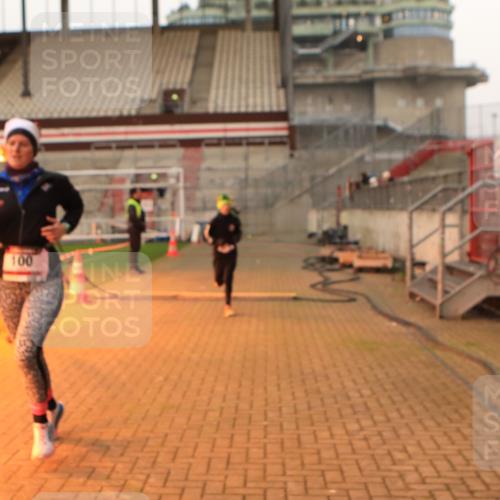 08.12.2024 - St. Pauli X-Mass-Run No. 14 Kathrin Stürmer Photography http://msf.ph/oto/7523479 08.12.2024 09:59:33 Ziel 100, 190, 2478, 2480, 2932, 3156, 3157 meine-sportfotos.de