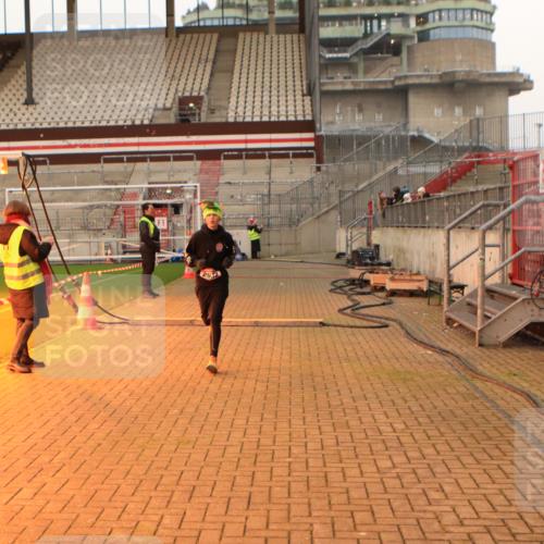 08.12.2024 - St. Pauli X-Mass-Run No. 14 Kathrin Stürmer Photography http://msf.ph/oto/7523496 08.12.2024 09:59:34 Ziel 100, 190, 2478, 2480, 2932, 3156, 3157 meine-sportfotos.de