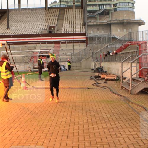 08.12.2024 - St. Pauli X-Mass-Run No. 14 Kathrin Stürmer Photography http://msf.ph/oto/7523502 08.12.2024 09:59:34 Ziel 100, 190, 2478, 2480, 2932, 3156, 3157 meine-sportfotos.de