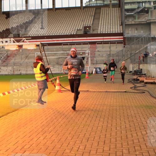 08.12.2024 - St. Pauli X-Mass-Run No. 14 Kathrin Stürmer Photography http://msf.ph/oto/7523527 08.12.2024 09:59:43 Ziel 100, 123, 2739, 2932, 2958, 3294 meine-sportfotos.de