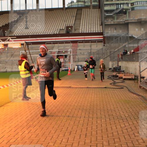 08.12.2024 - St. Pauli X-Mass-Run No. 14 Kathrin Stürmer Photography http://msf.ph/oto/7523534 08.12.2024 09:59:44 Ziel 100, 123, 2739, 2932, 2958, 3294 meine-sportfotos.de