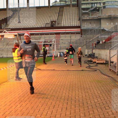 08.12.2024 - St. Pauli X-Mass-Run No. 14 Kathrin Stürmer Photography http://msf.ph/oto/7523539 08.12.2024 09:59:44 Ziel 100, 123, 2739, 2932, 2958, 3294 meine-sportfotos.de