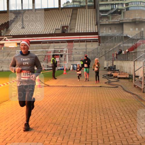 08.12.2024 - St. Pauli X-Mass-Run No. 14 Kathrin Stürmer Photography http://msf.ph/oto/7523542 08.12.2024 09:59:44 Ziel 100, 123, 2739, 2932, 2958, 3294 meine-sportfotos.de