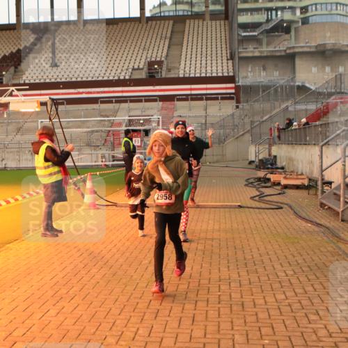 08.12.2024 - St. Pauli X-Mass-Run No. 14 Kathrin Stürmer Photography http://msf.ph/oto/7523583 08.12.2024 09:59:47 Ziel 123, 2739, 2958, 3294 meine-sportfotos.de