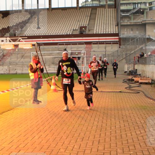 08.12.2024 - St. Pauli X-Mass-Run No. 14 Kathrin Stürmer Photography http://msf.ph/oto/7523669 08.12.2024 10:00:02 Ziel 174, 259, 608, 3013, 3015 meine-sportfotos.de