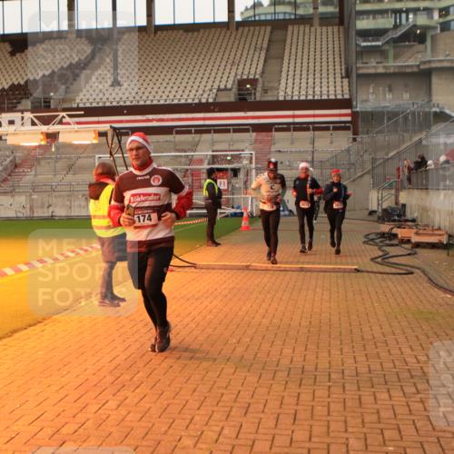 08.12.2024 - St. Pauli X-Mass-Run No. 14 Kathrin Stürmer Photography http://msf.ph/oto/7523736 08.12.2024 10:00:04 Ziel 174, 259, 608, 3013, 3015, 3170, 3172 meine-sportfotos.de