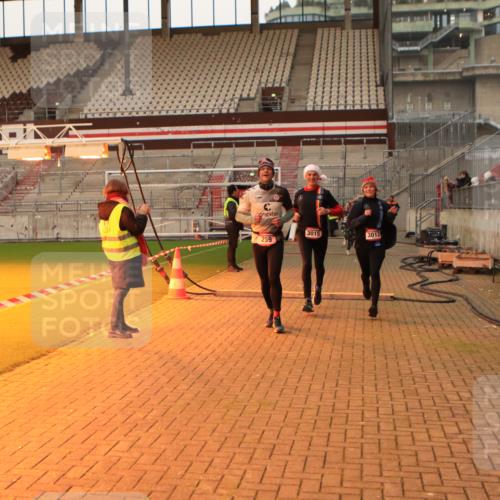 08.12.2024 - St. Pauli X-Mass-Run No. 14 Kathrin Stürmer Photography http://msf.ph/oto/7523771 08.12.2024 10:00:06 Ziel 174, 259, 608, 3013, 3015, 3170, 3172 meine-sportfotos.de