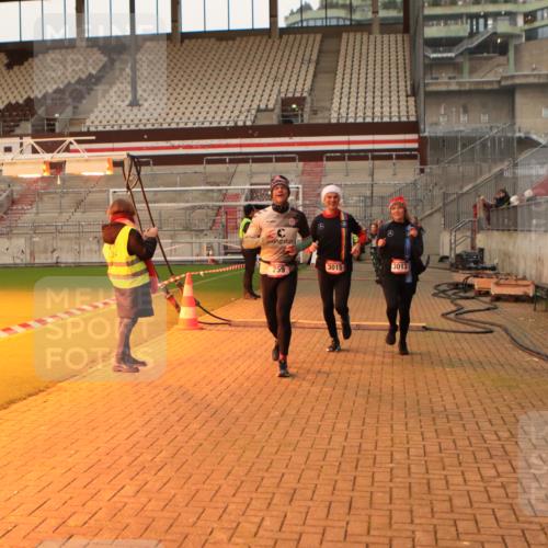 08.12.2024 - St. Pauli X-Mass-Run No. 14 Kathrin Stürmer Photography http://msf.ph/oto/7523778 08.12.2024 10:00:06 Ziel 174, 259, 608, 3013, 3015, 3170, 3172 meine-sportfotos.de