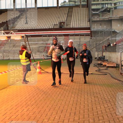 08.12.2024 - St. Pauli X-Mass-Run No. 14 Kathrin Stürmer Photography http://msf.ph/oto/7523784 08.12.2024 10:00:06 Ziel 174, 259, 608, 3013, 3015, 3170, 3172 meine-sportfotos.de