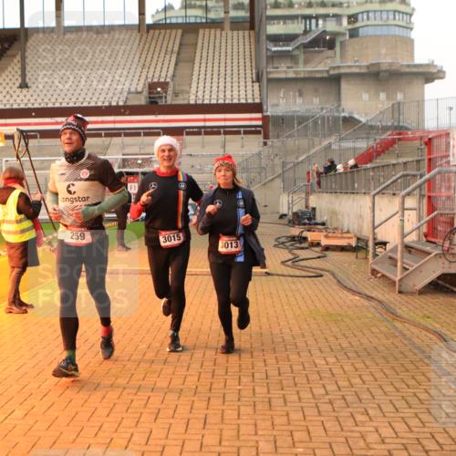 08.12.2024 - St. Pauli X-Mass-Run No. 14 Kathrin Stürmer Photography http://msf.ph/oto/7523804 08.12.2024 10:00:07 Ziel 174, 259, 484, 608, 3013, 3015, 3170, 3172 meine-sportfotos.de