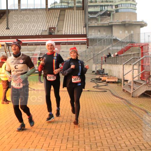 08.12.2024 - St. Pauli X-Mass-Run No. 14 Kathrin Stürmer Photography http://msf.ph/oto/7523809 08.12.2024 10:00:07 Ziel 174, 259, 484, 608, 3013, 3015, 3170, 3172 meine-sportfotos.de