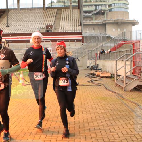 08.12.2024 - St. Pauli X-Mass-Run No. 14 Kathrin Stürmer Photography http://msf.ph/oto/7523818 08.12.2024 10:00:08 Ziel 174, 259, 484, 608, 1725, 3013, 3015, 3170, 3172 meine-sportfotos.de