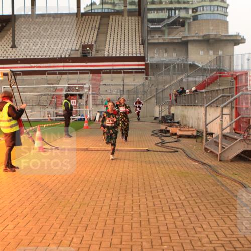 08.12.2024 - St. Pauli X-Mass-Run No. 14 Kathrin Stürmer Photography http://msf.ph/oto/7523849 08.12.2024 10:00:09 Ziel 174, 259, 484, 608, 1725, 3013, 3015, 3170, 3172 meine-sportfotos.de