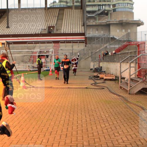 08.12.2024 - St. Pauli X-Mass-Run No. 14 Kathrin Stürmer Photography http://msf.ph/oto/7523892 08.12.2024 10:00:12 Ziel 174, 259, 484, 1393, 1725, 2760, 3013, 3015, 3170, 3172 meine-sportfotos.de