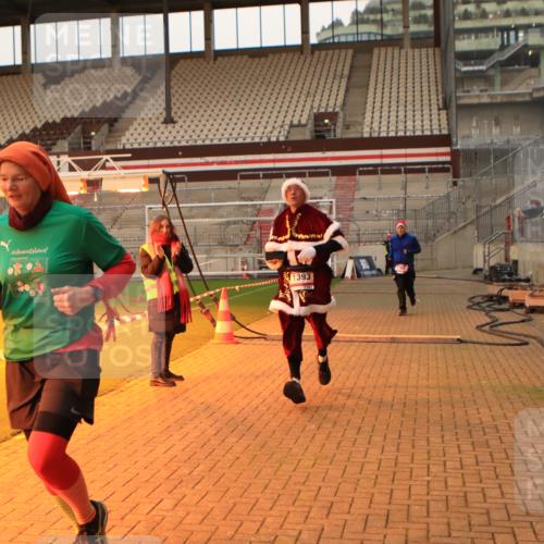 08.12.2024 - St. Pauli X-Mass-Run No. 14 Kathrin Stürmer Photography http://msf.ph/oto/7523921 08.12.2024 10:00:17 Ziel 259, 484, 1393, 1725, 2760, 3013, 3015, 3170, 3172 meine-sportfotos.de