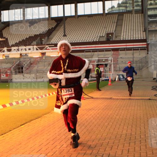 08.12.2024 - St. Pauli X-Mass-Run No. 14 Kathrin Stürmer Photography http://msf.ph/oto/7523940 08.12.2024 10:00:18 Ziel 484, 1393, 1725, 2760, 3013, 3015, 3170, 3172 meine-sportfotos.de