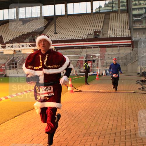 08.12.2024 - St. Pauli X-Mass-Run No. 14 Kathrin Stürmer Photography http://msf.ph/oto/7523944 08.12.2024 10:00:18 Ziel 484, 1393, 1725, 2760, 3013, 3015, 3170, 3172 meine-sportfotos.de