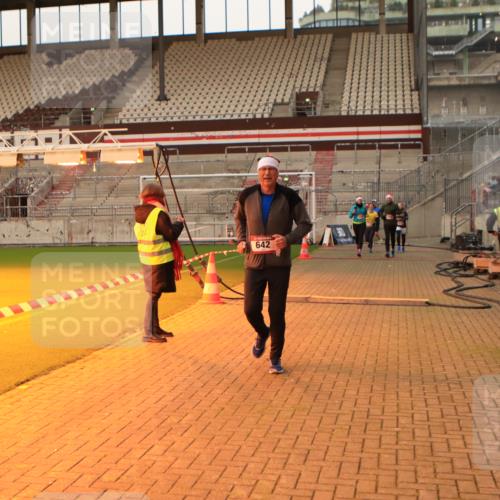 08.12.2024 - St. Pauli X-Mass-Run No. 14 Kathrin Stürmer Photography http://msf.ph/oto/7523980 08.12.2024 10:00:40 Ziel 642, 1773, 2808, 2809, 3033 meine-sportfotos.de