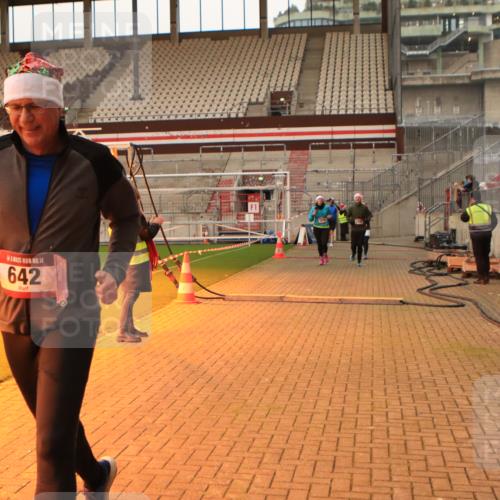 08.12.2024 - St. Pauli X-Mass-Run No. 14 Kathrin Stürmer Photography http://msf.ph/oto/7524010 08.12.2024 10:00:41 Ziel 642, 1773, 2808, 2809, 3033 meine-sportfotos.de
