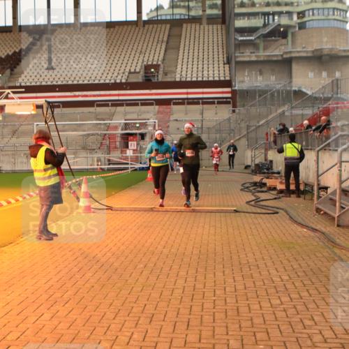 08.12.2024 - St. Pauli X-Mass-Run No. 14 Kathrin Stürmer Photography http://msf.ph/oto/7524088 08.12.2024 10:00:44 Ziel 410, 642, 1750, 1773, 2447, 2808, 2809, 3033 meine-sportfotos.de